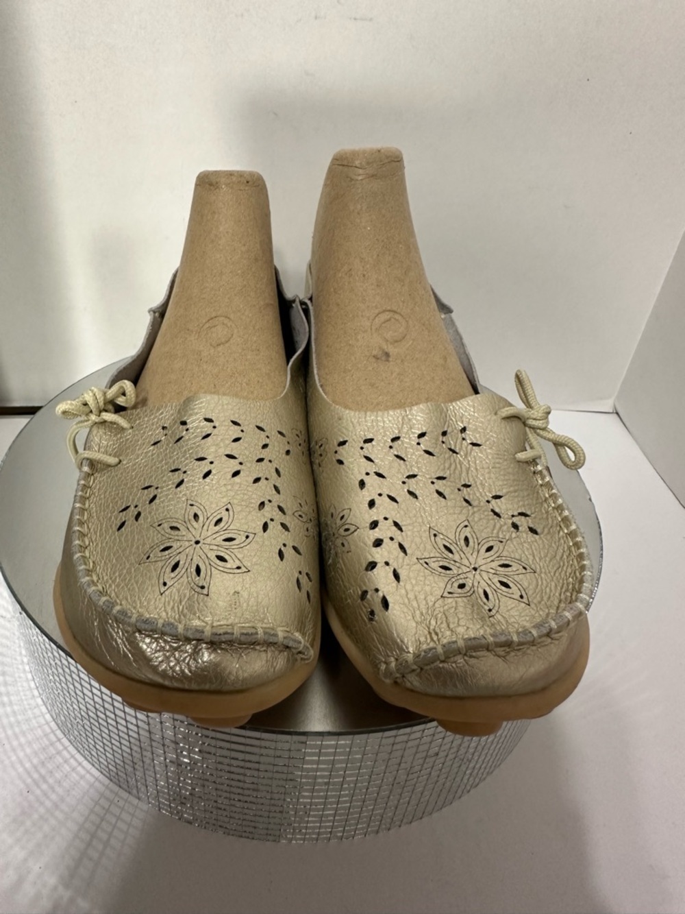 Women's Metallic Gold Slip-On Floral Perforated Mules size 13 Exellent condition